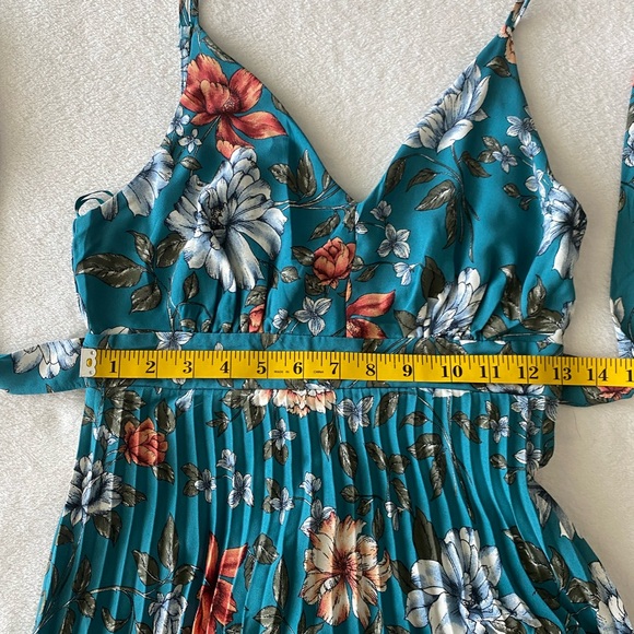 Jessica Simpson Floral Pleated Maxi Dress - Picture 11 of 12